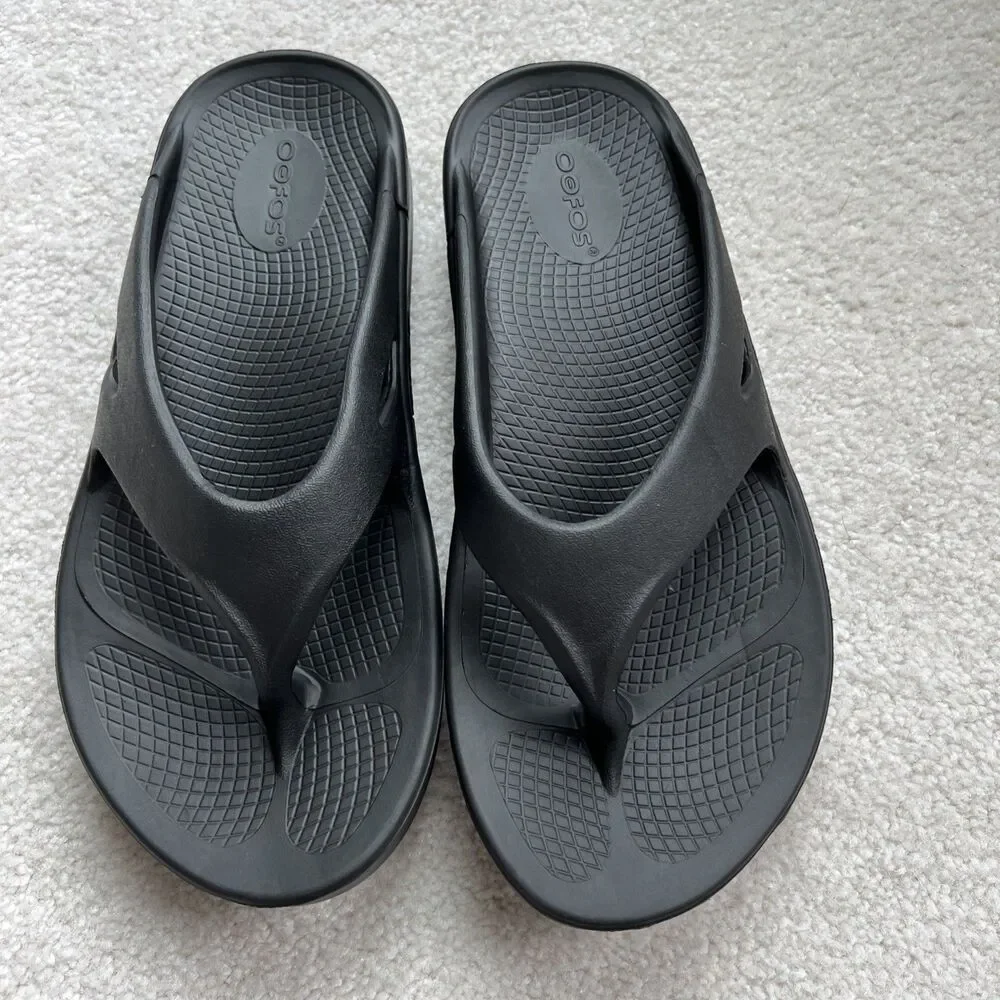 OOFOS OOlala Flip Flop Sandal Womens 8 Black Rubber Casual Recovery Thongs New